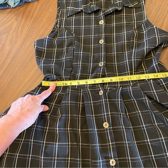 Black Plaid Sleeveless Dress - Picture 10 of 11
